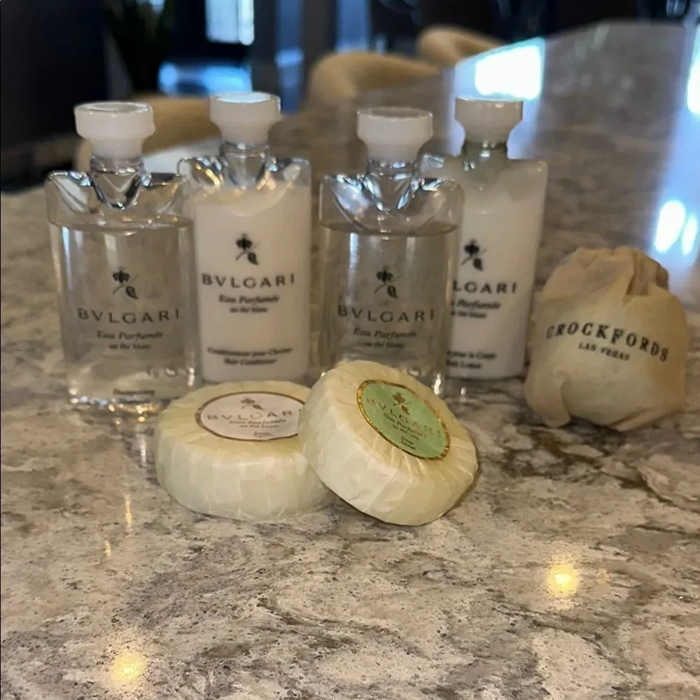 🛁 Bvlgari Hotel Travel Set – Eau Parfumée White Tea + Green Tea – 7-Piece